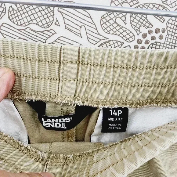 Lands' End Chino Pull on Women's Shorts Beige 14P - Picture 3 of 6